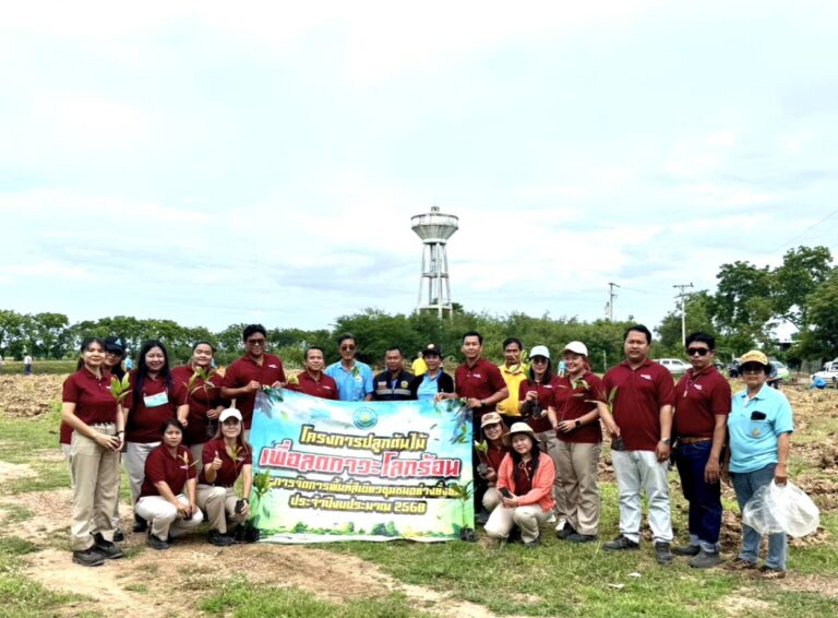 มอบกล้าไม้และร่วมปลูกต้นกระถินเทพาจำนวน 400 ต้น