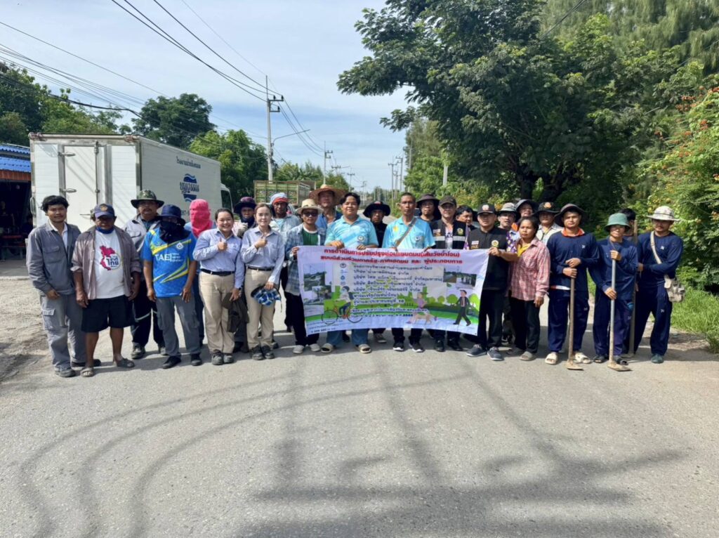 มอบเงินสนับสนุนงบประมาณในการปรับปรุงซ่อมแซมถนน